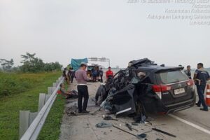 Kecelakaan Tragis di Tol Lampung Dua Mahasiswa Tewas, Diduga Sopir Mengantuk