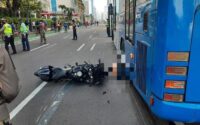 Pengendara Motor Tewas Terlindas Bus Transjakarta di Jakarta Barat