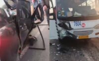 Bus Karyawan Hantam Sigra di Angsana, Sopir MPV Terjepit dalam Kabin